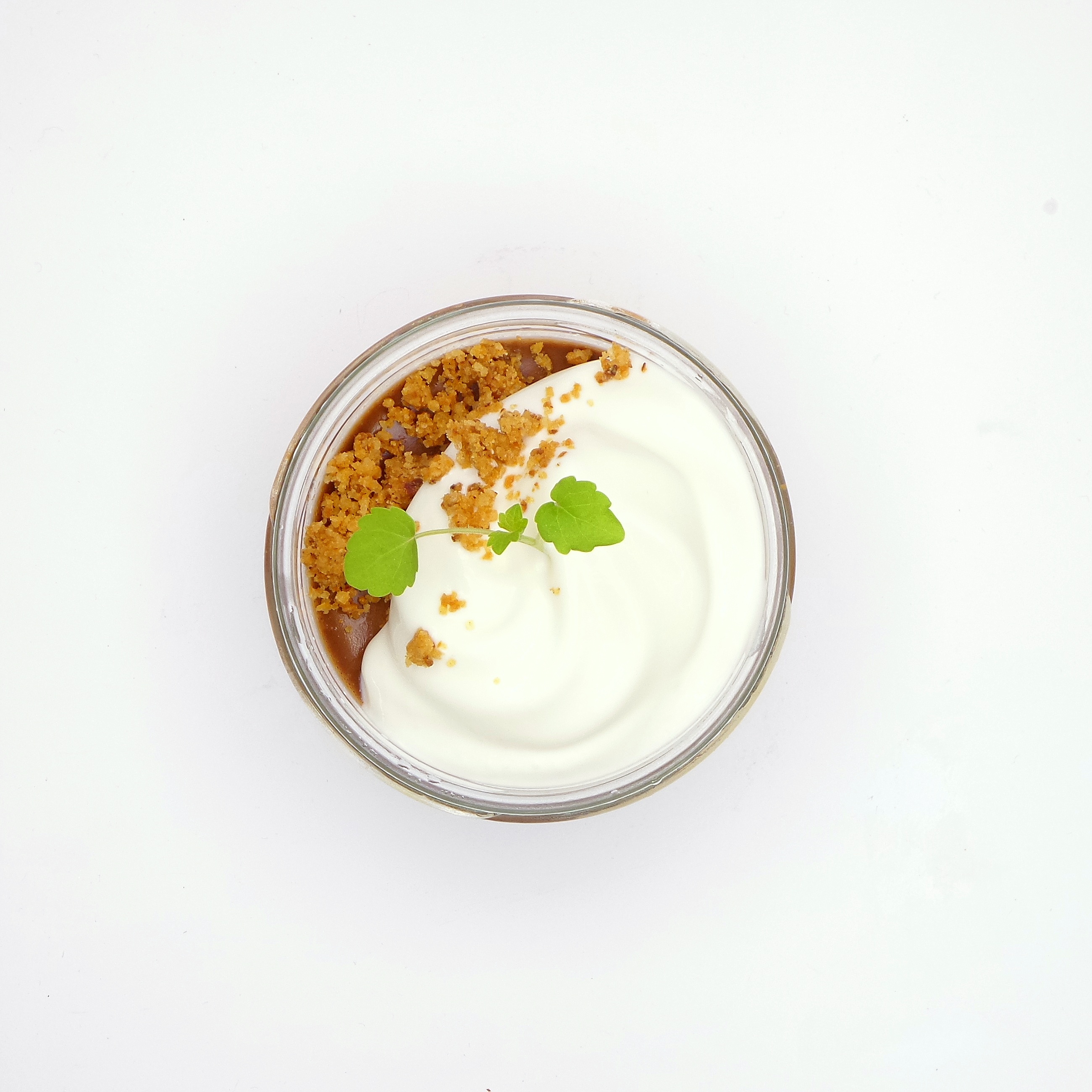 Pots de crème au chocolat et espuma de fromage blanc